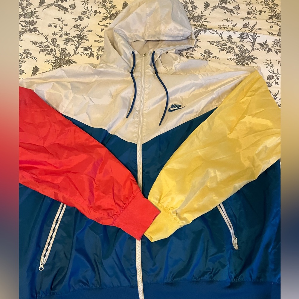Nike hooded windbreaker